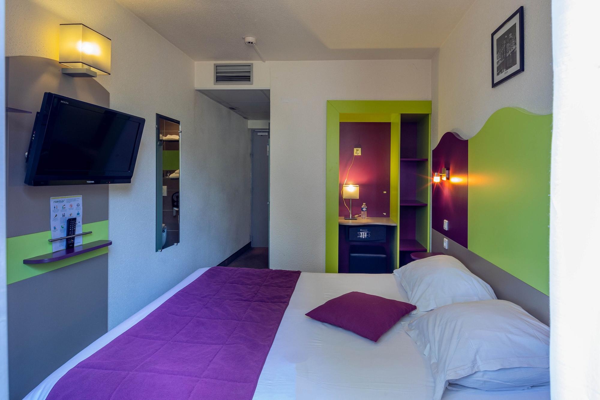 Logis Noemys Pont De L'etoile Hotel 3*