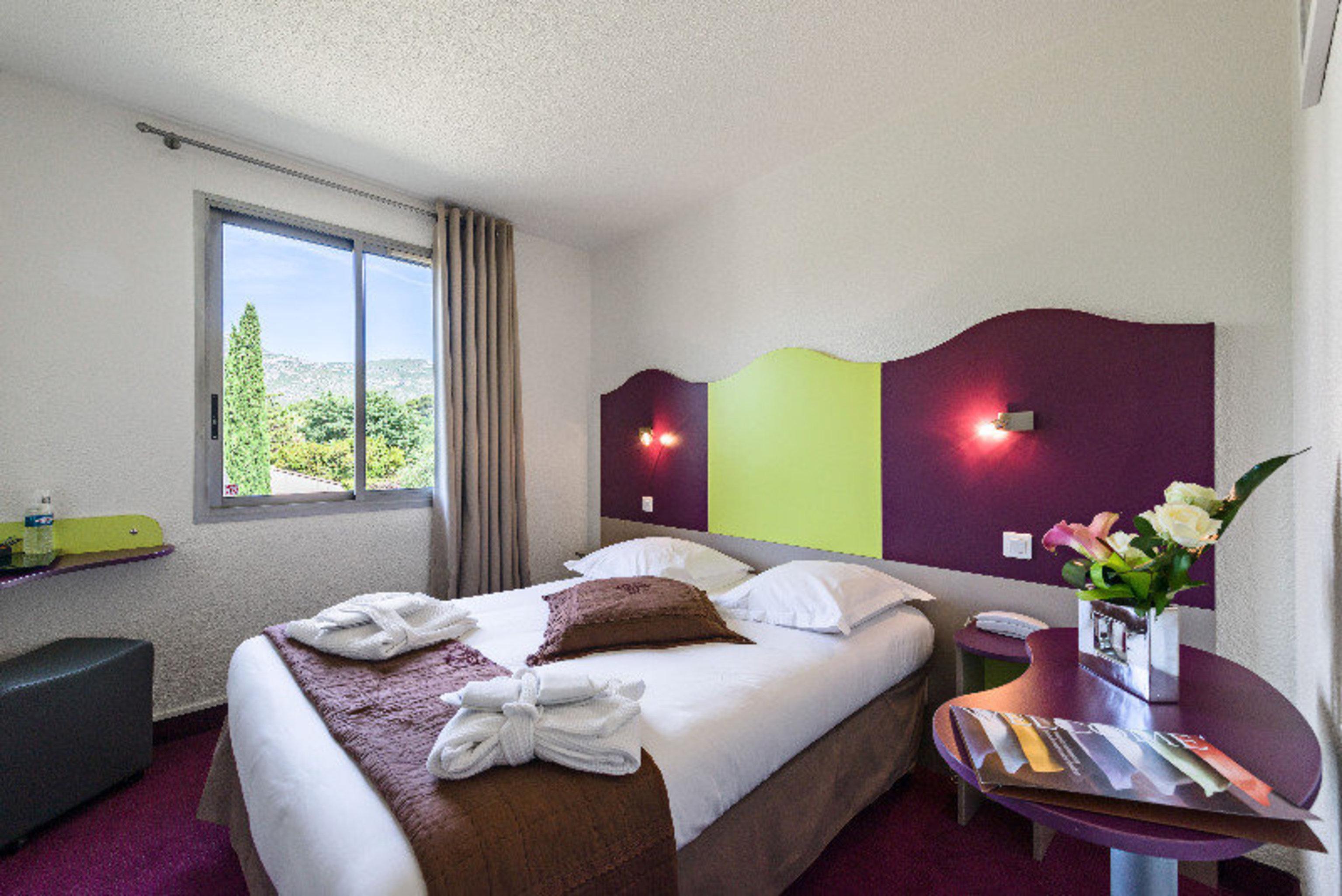 Hotel Logis Noemys Pont De L'etoile 3*