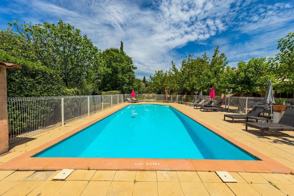 Logis Noemys Pont De L'etoile Hotel 3*
