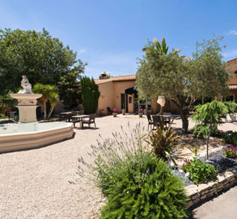 Logis Noemys Pont De L'etoile Hotel