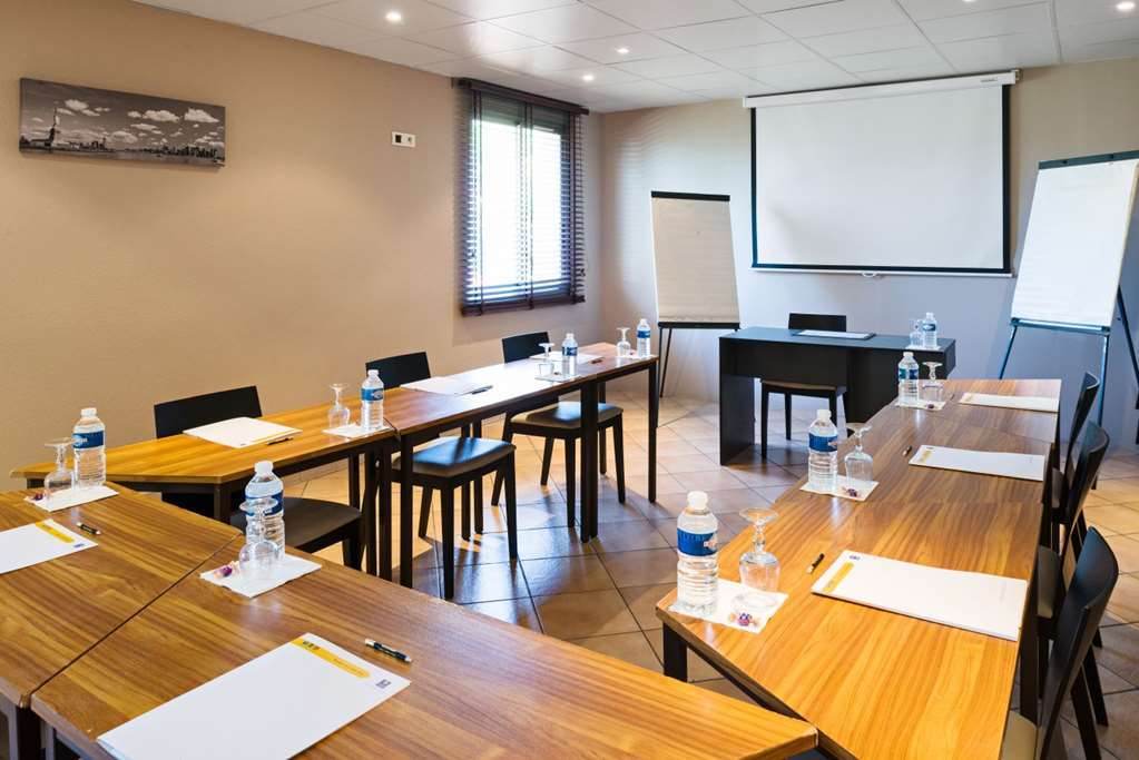 Hotel Logis Noemys Pont De L'etoile 3*